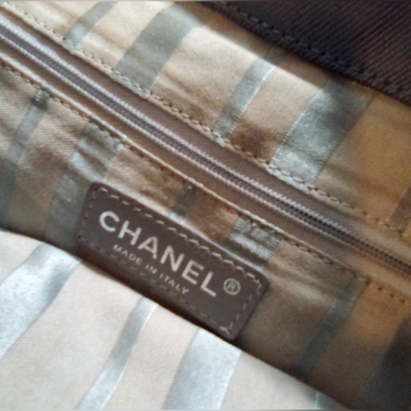 Chanel by Karl Lagerfeld, Large Bon Bon Tote Bag - Picture 9 of 15